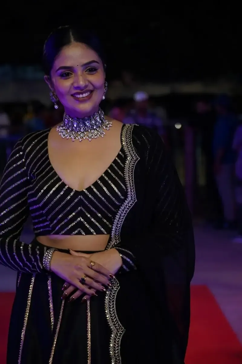 TV ACTRESS SREEMUKHI AT BHOLAA SHANKAR MOVIE PRE RELEASE EVENT 8